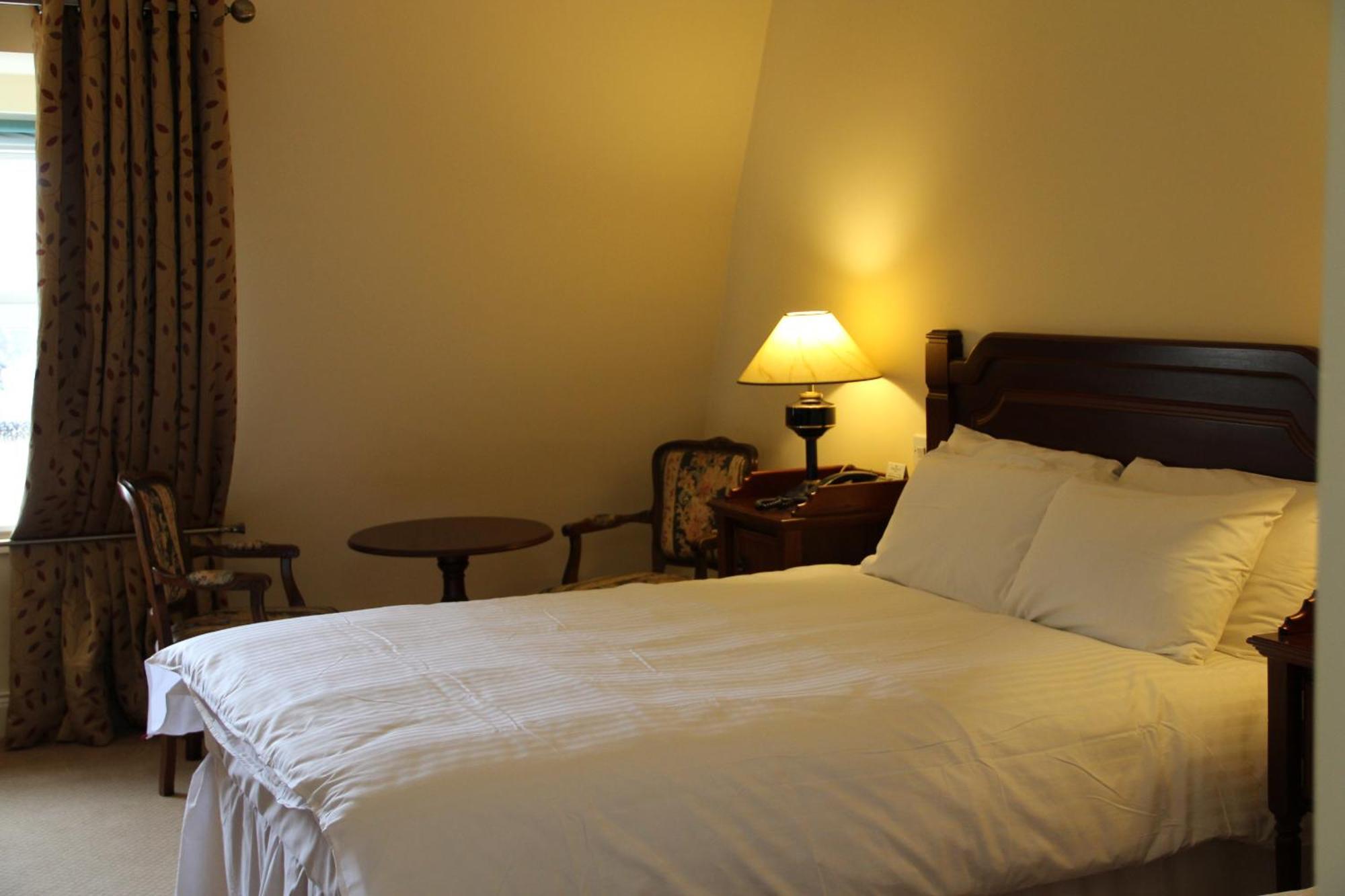 Mcsweeney Arms Hotel Killarney Bagian luar foto